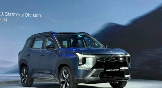 Mitsubishi Destinator vừa ra mắt: Hai phiên bản Premium và Ultimate khác nhau ở điểm nào khiến khách Việt phân vân?